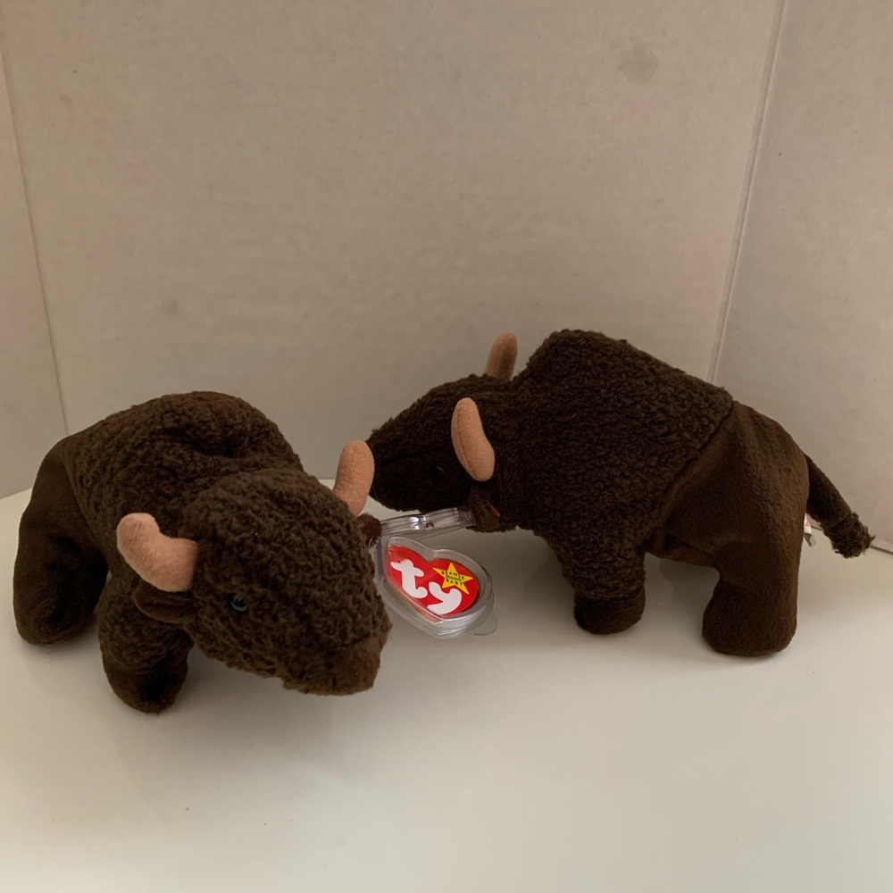 Ty Beanie Babies Brown Buffalo Plush Pair. “Roam”. With hang tag. Retired 1999